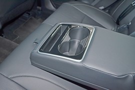 2024款丰田凯美瑞