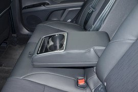 2024款丰田凯美瑞