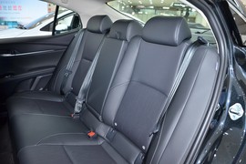 2024款丰田凯美瑞