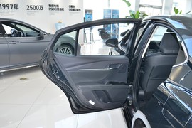 2024款丰田凯美瑞