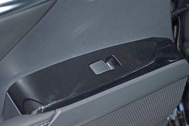 2024款丰田凯美瑞