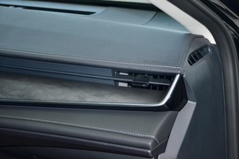 2024款丰田凯美瑞