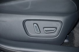 2024款丰田凯美瑞