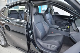 2024款丰田凯美瑞