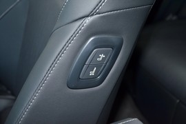 2024款丰田凯美瑞