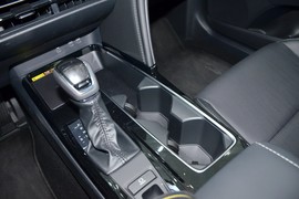 2024款丰田凯美瑞