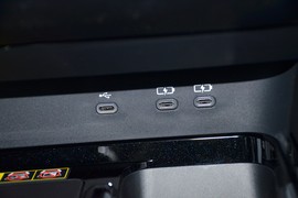 2024款丰田凯美瑞