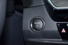 2024款丰田凯美瑞