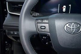 2024款丰田凯美瑞