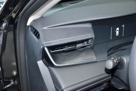 2024款丰田凯美瑞