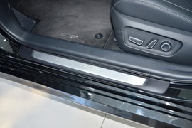 2024款丰田凯美瑞