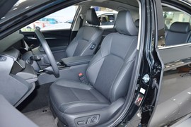 2024款丰田凯美瑞