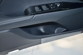 2024款丰田凯美瑞