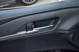 2024款丰田凯美瑞