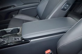 2024款丰田凯美瑞