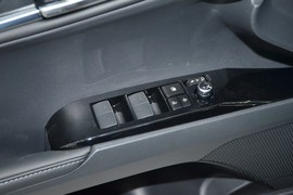 2024款丰田凯美瑞