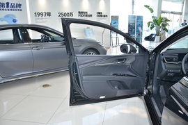 2024款丰田凯美瑞