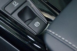 2024款丰田凯美瑞