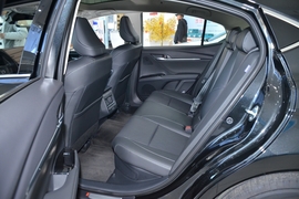 2024款丰田凯美瑞