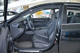 2024款丰田凯美瑞