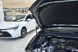 2024款丰田凯美瑞