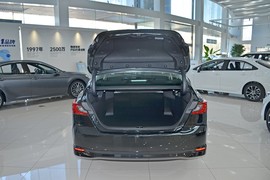 2024款丰田凯美瑞