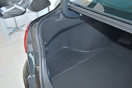 2024款丰田凯美瑞