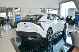 2025款丰田铂智4X