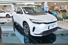 2025款丰田铂智4X