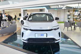 2025款丰田铂智4X