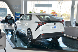 2025款丰田铂智4X