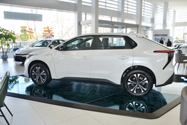 2025款丰田铂智4X