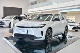 2025款丰田铂智4X