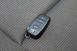 2025款丰田铂智4X