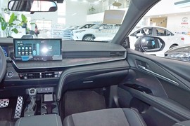 2025款丰田凯美瑞