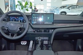 2025款丰田凯美瑞