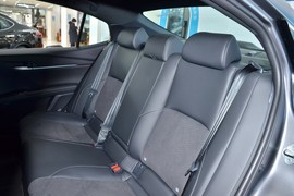 2025款丰田凯美瑞