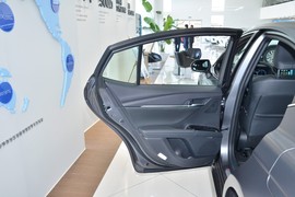 2025款丰田凯美瑞