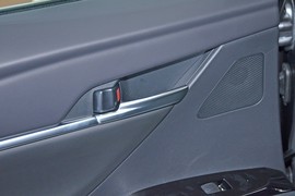 2025款丰田凯美瑞