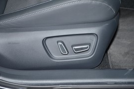 2025款丰田凯美瑞