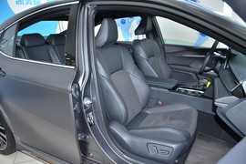 2025款丰田凯美瑞