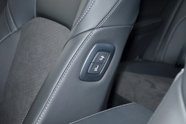 2025款丰田凯美瑞