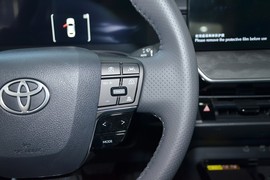 2025款丰田凯美瑞