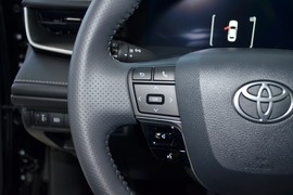 2025款丰田凯美瑞