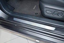 2025款丰田凯美瑞