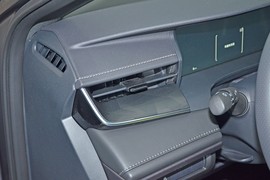 2025款丰田凯美瑞