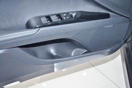 2025款丰田凯美瑞