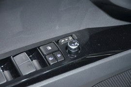 2025款丰田凯美瑞