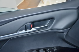 2025款丰田凯美瑞