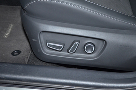 2025款丰田凯美瑞